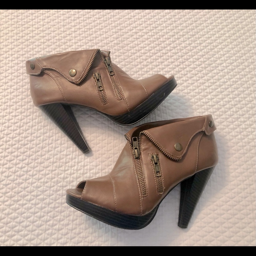 EUC heeled booties